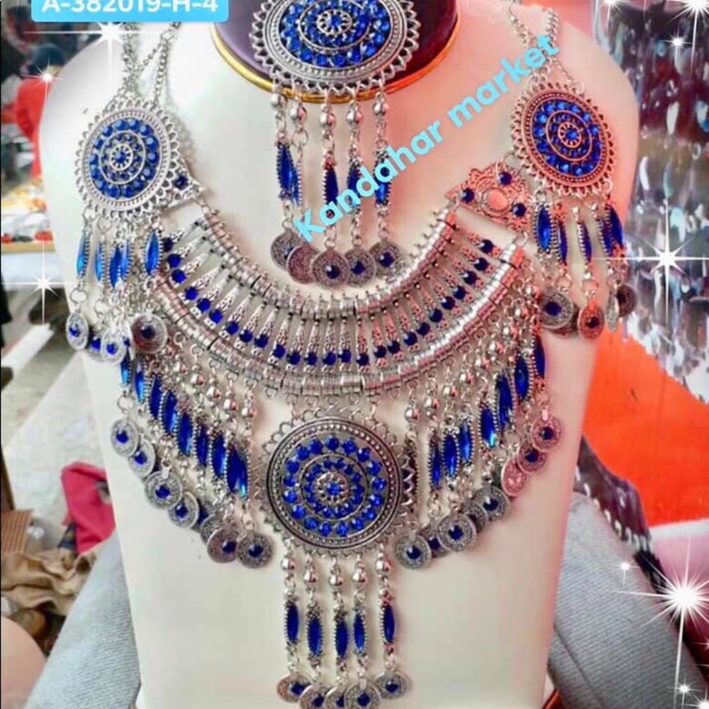 Necklace Set - Picture 3 of 3